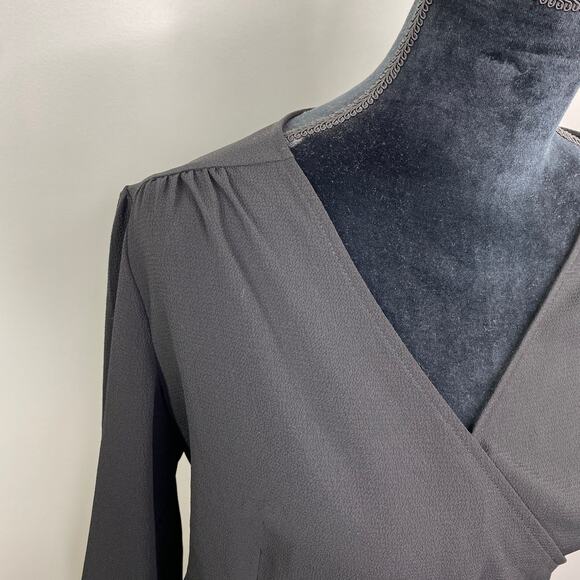 Chelsea 28 Black Long Sleeve Wrap Front Surplice V-Neck Top Women's Size Medium - Picture 4 of 7